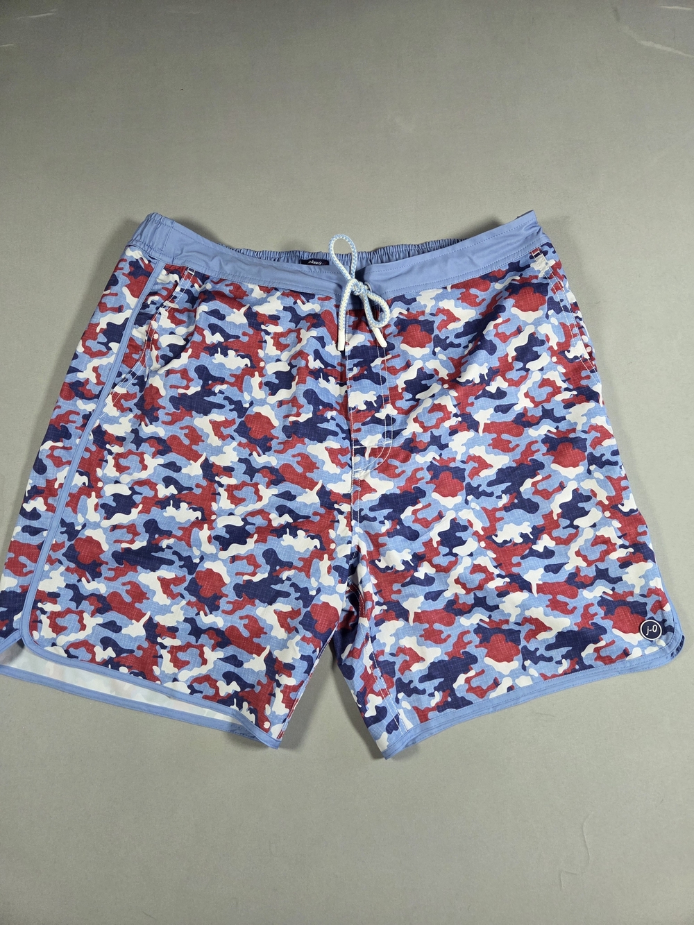 Johnnie-O Men's Light Blue Red Camo Swim Trunks Size XL
